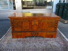 Marburger Truhe um 1820 in Kirschbaum furniert mit Edelhölzer