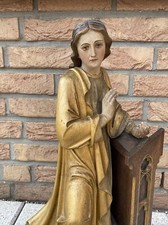 Große alte Heiligenfigur