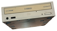 YAMAHA CD-Rewritable Drive