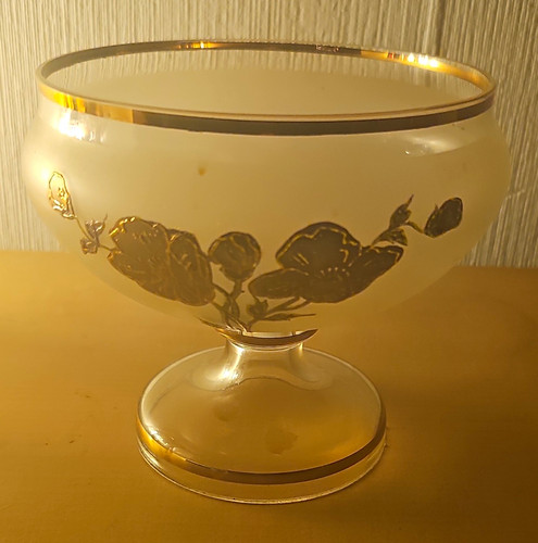 Glas kelch auf fuß mit - kelch,