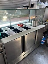 Salattheke mit unterem Kühlschrank