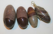 Shiva Lingam Set - 4 Stück - 1 x im Silbernetz - 2 x gebohrt - 1 x Taschenstein