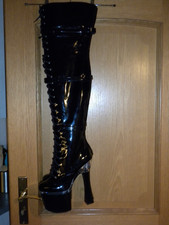 Stiefel-Lackleder Erotik