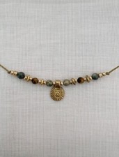 Choker Kette mit Edelstein Perlen – Handmade mit Sonne-Anhänger Wasserfest Boho