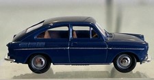 Brekina VW 1600 TL Fließheck  blau, Vitrinenmodell, neuwertig