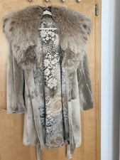 Nerzmantel / Jacke geschoren, mit großem Kragen/Kapuze aus Luchsfell, graubeige