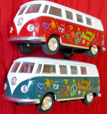 2x VW T1 Bus Hippie Flower Power Volkswagen Van Bully 1:32 Modellauto Rückzug