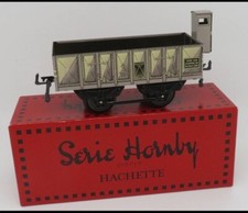 Zug SNCF Hachette Hornby Wagen