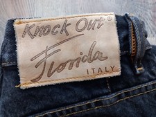 KNOCKOUT Jeans Modell