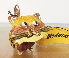 Medusa KATZE gelb weinrot S