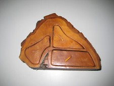 Rustikale Schatulle Miniaturschrank aus einem Baumstück