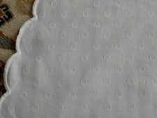 Tischdecke Decke weiß rund mit Bogenkante Punkte ca. 155 cm Durchmesser