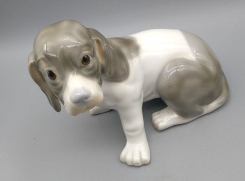 Porzellanfigur sitzenden hund - porzellanfigur,