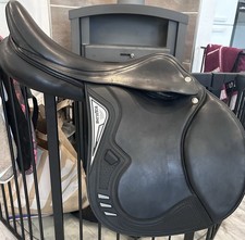Springsattel Equiline Dynamic Springsattel 18 Zoll Schwarz