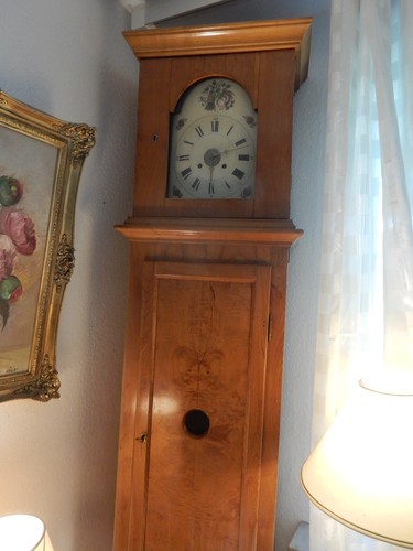 Antike standuhr mit - standuhr, schlagwerk
