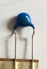 1 x Keramik-Kondensator 2200pF