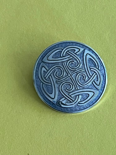 Brosche aus metall - aus, mit
