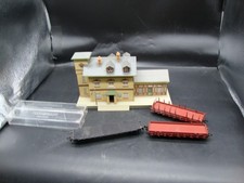 Güterwagen-  Fleischmann Bahnof Faller H0