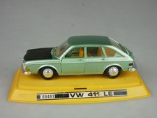 Gama mini VW 411 LE Nasenbär grünmetallic/schwarz 1970s 1/41 09491 Sockel 132612