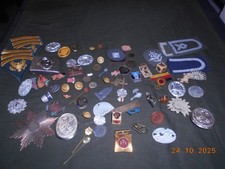 Lot 75 alte ältere Abzeichen Metall Stoff Ton Anstecker Anstecknadeln etc.