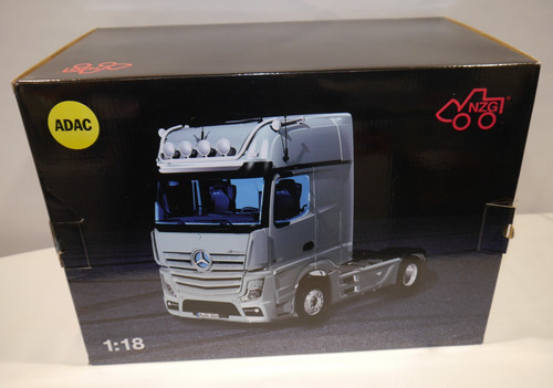 Nzg 1025 02 mercedes - 1:18,