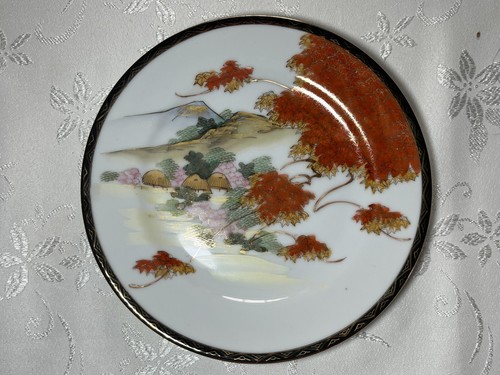 Japanischer teller mit - mit, blumen-