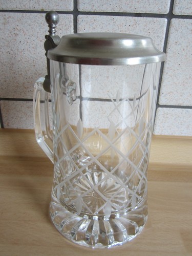 Glasbierkrug mit zinndeckel - glasbierkrug,