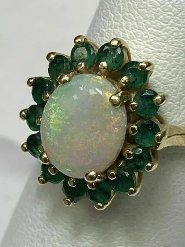 Oval geschliffener opal - geschliffener,