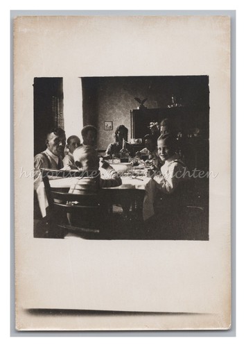 Portrait familie beim essen - familie,