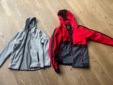 Siebenteiliges Kleiderpaket