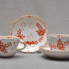 Meissen Indische Malerei, rot, mit Kante, 2 Kaffeegedecke, Tassen & Untertassen