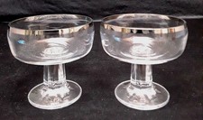 2 Gläser mit Platinrand