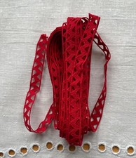 Ca. 4,50 m  Zackenlitze Borte rot 1 cm breit