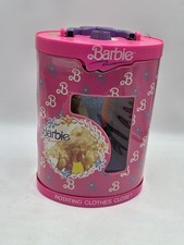 Barbie Kleider Schrank