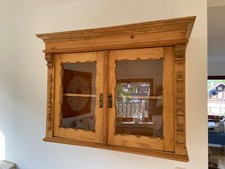 Antikes Vitrinenschränkchen zum Hängen