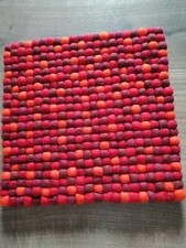 Sitzkissen   Handgemacht aus vielen  Filzkugeln    35x35 cm