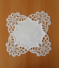 Spitzendecke Juliane weiß mit Blüten aus Plauener Spitze Deckchen mit Stickerei