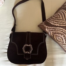 Trachtenhandtasche dunkelbraunes Wildleder, Innenfutter rot gemustert