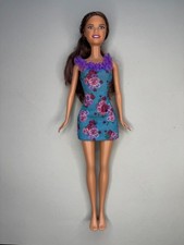 Hübsche dunkelhaarige Barbie Teresa in coolem Kleid Mattel 