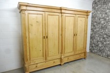 Großer Kleiderschrank