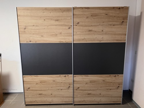 Kleiderschrank mit