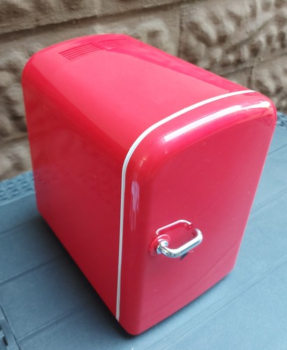Roter mini kühlschrank - mini, im