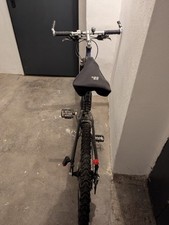 Das Fahrrad ist in gutem Zustand, braucht nur Reifen.