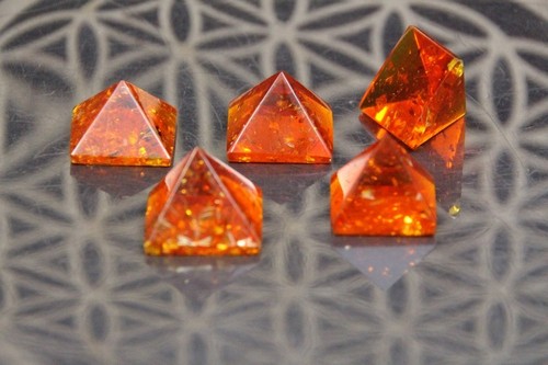 Bernstein pyramide groß mm - pyramide, 15