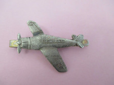 USA ( 2.WK ? )  Kriegs- Flugzeug KRAWATTENNADEL in Metall  ( 55 mm Tagelänge )