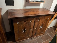 Nostalgischer Holzschrank
