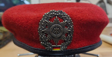 Bundeswehr Commando Barett Korallenrot mit Abzeichen Feldjäger Bw Baskenmütze