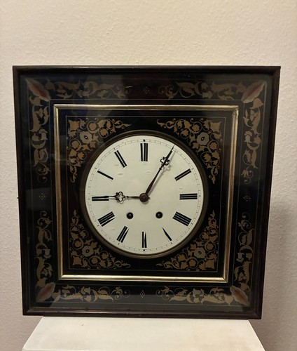 Alte wanduhr mit schönem - alte,