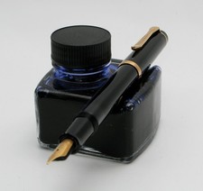 schöner PELIKAN M150 Füller, 90er Jahre mit Box und Tintenfass,  'M' Feder