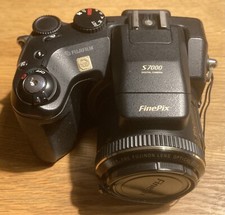 Fujifilm Finepix S7000 6.3 MP 19-fach Zoom Digitalkamera teildefekt